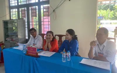 ĐOÀN VIÊN TRƯỜNG THPT TRỊ AN TÍCH CỰC THAM GIA HỖ TRỢ CÁC TỔ BẦU CỬ