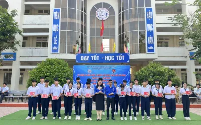 ĐOÀN TRƯỜNG THPT TRỊ AN LONG TRỌNG TỔ CHỨC LỄ KỶ NIỆM 95 NĂM NGÀY THÀNH LẬP ĐOÀN VÀ KẾT NẠP 112 ĐOÀN VIÊN MỚI