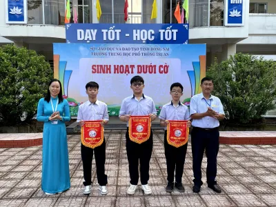 Sinh hoạt dưới cờ tuần 5