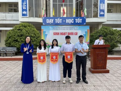 Sinh hoạt dưới cờ tuần 21