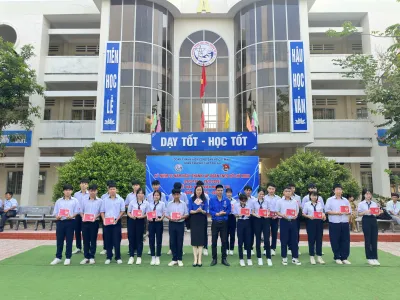 ĐOÀN TRƯỜNG THPT TRỊ AN LONG TRỌNG TỔ CHỨC LỄ KỶ NIỆM 95 NĂM NGÀY THÀNH LẬP ĐOÀN VÀ KẾT NẠP 112 ĐOÀN VIÊN MỚI