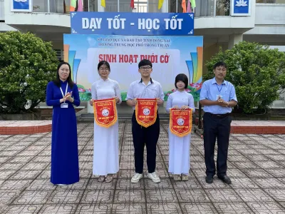 Sinh hoạt dưới cờ tuần 12