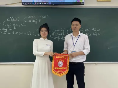 Sinh hoạt dưới cờ tuần 13