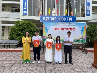 Sinh hoạt dưới cờ tuần 15